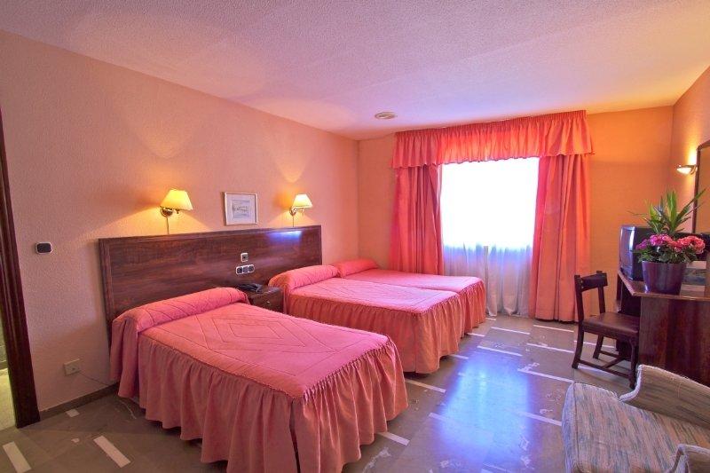 San Gabriel Hotel Granada Room photo