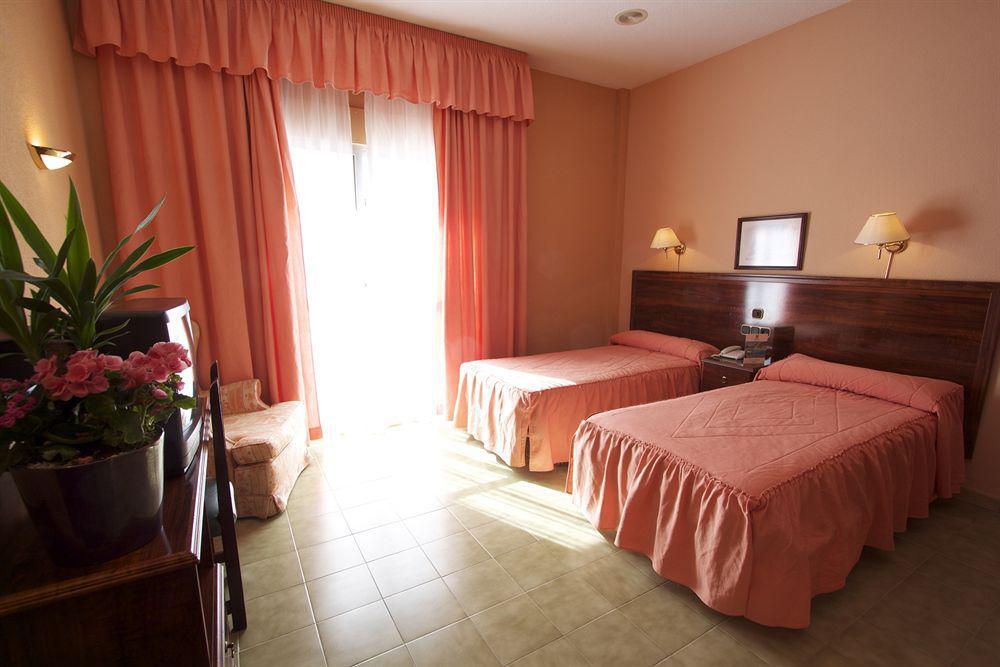 San Gabriel Hotel Granada Room photo