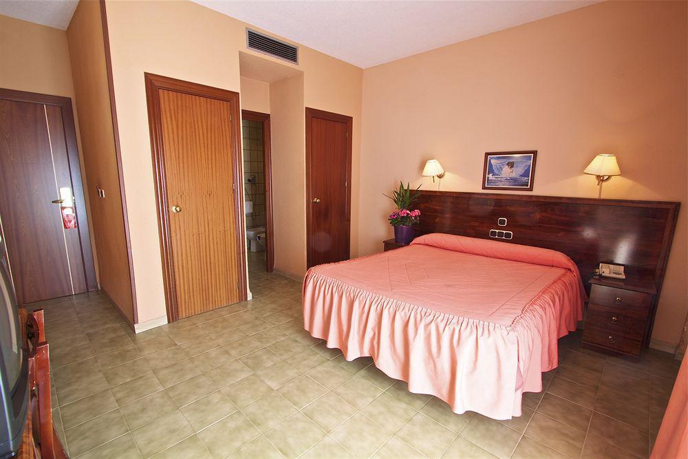 San Gabriel Hotel Granada Room photo