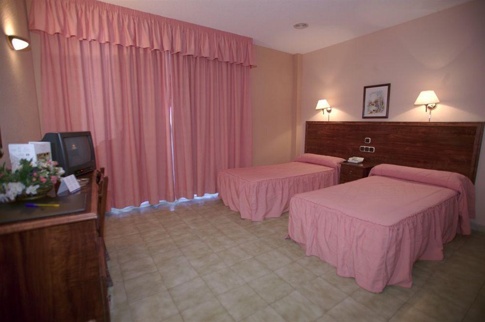 San Gabriel Hotel Granada Room photo